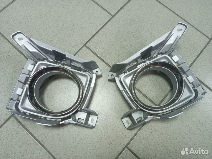 Накладка птф правая / левая LC 200 2012-15