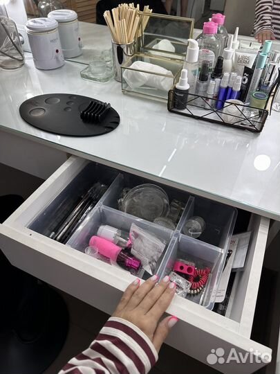 Гримерный стол с зеркалом