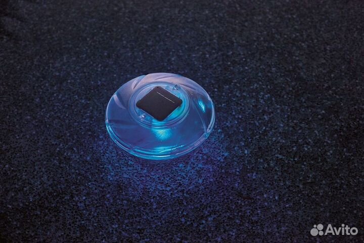 Плавающая подсветка BestWay в басейн на солнечных