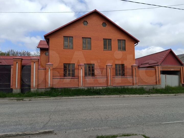 Дом 402 м² на участке 8 сот.