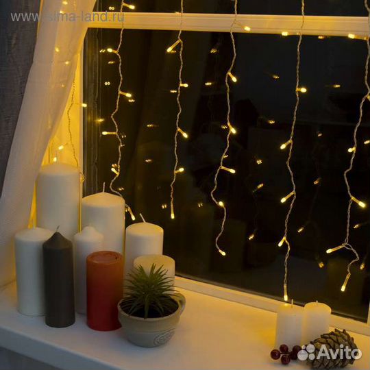 Украшение на ёлку, окно, гирлянда