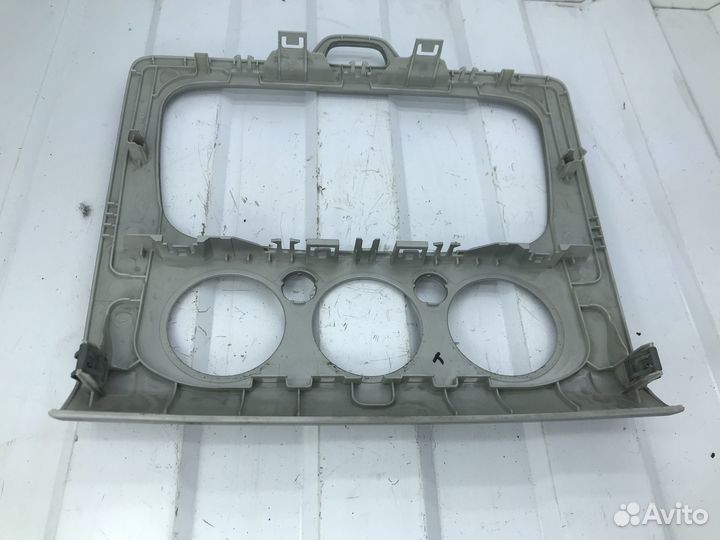 Рамка штатной магнитолы Ford Focus 2