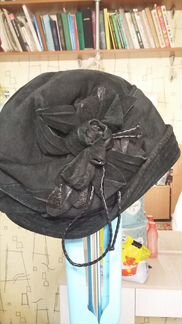 Продам черную замшевую шапку в отличном состоянии