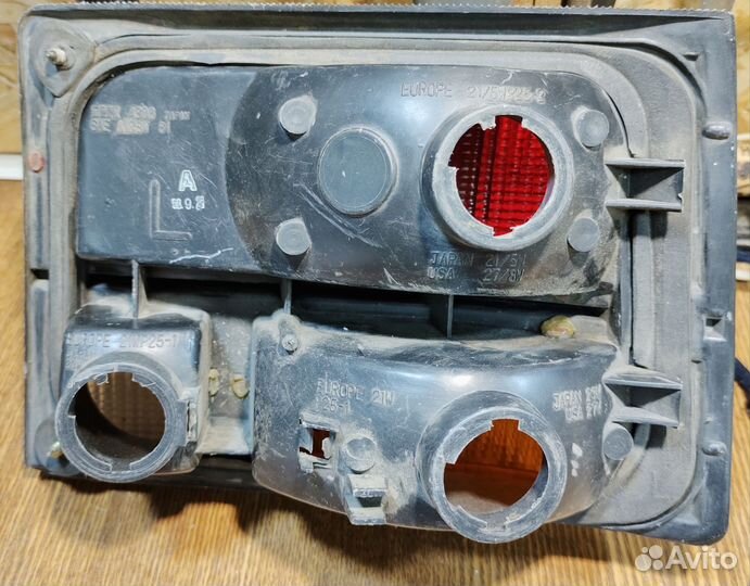 Фонарь задний левый toyota corolla