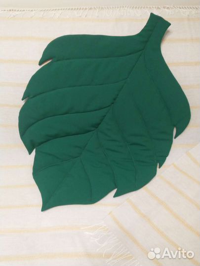 Коврик-лист декоративный ручной работы