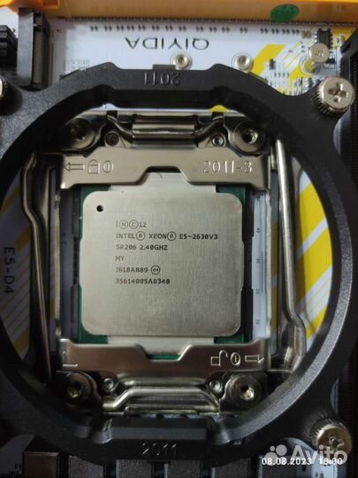 Материнская плата с процессором и памятью