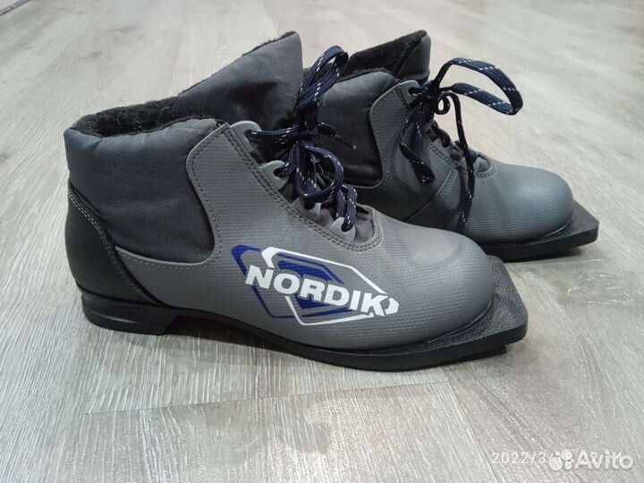 Лыжные ботинки