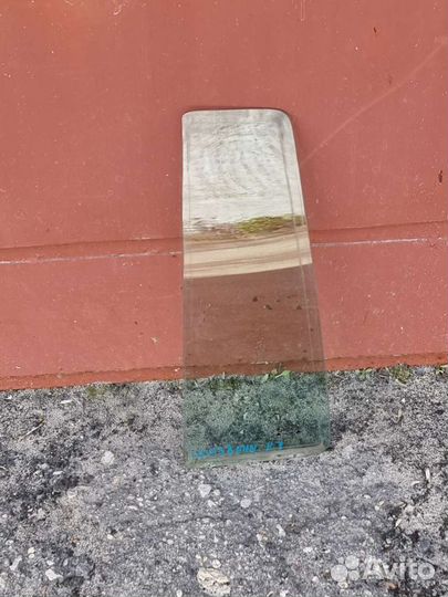 Форточка задней левой двери Гольф-4 универсал