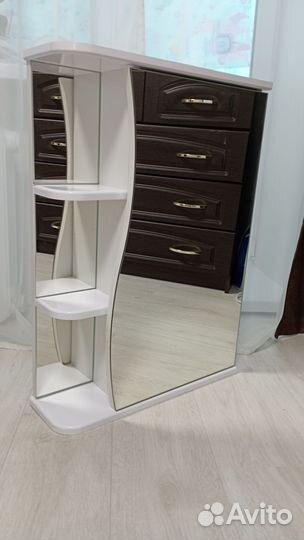 Шкаф с зеркалом для ванной