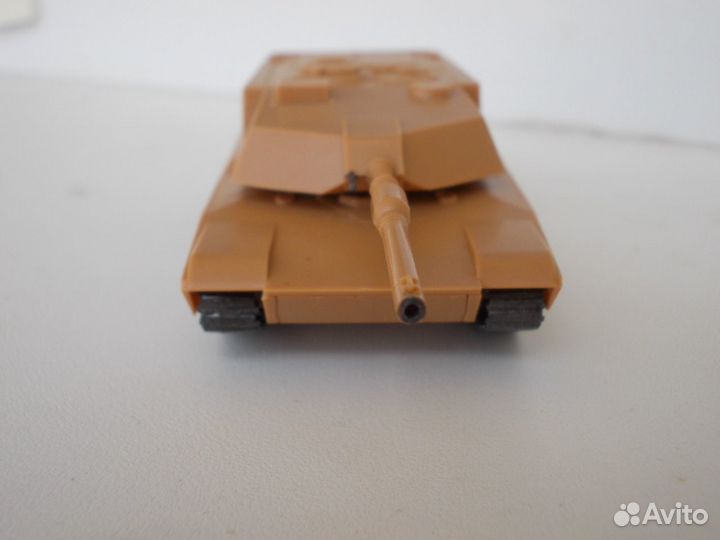 Модель американского танка М1 А1 абрамс 1/100