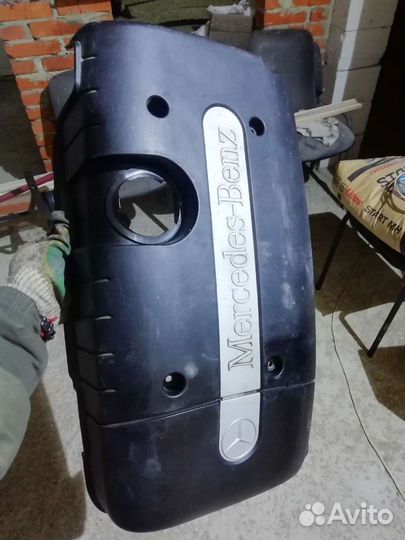 Декоративная крышка двигателя мерседес
