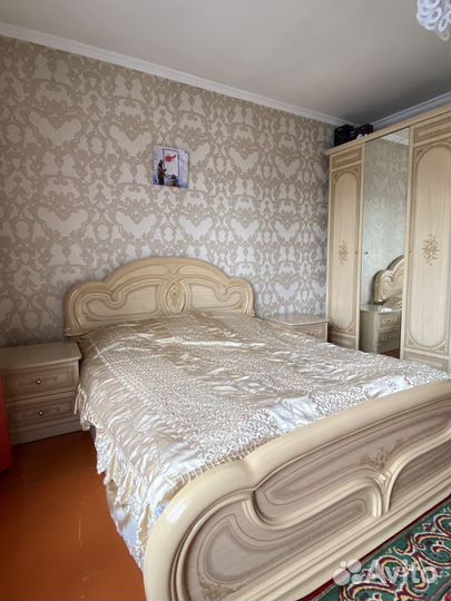 Продам спальный гарнитур