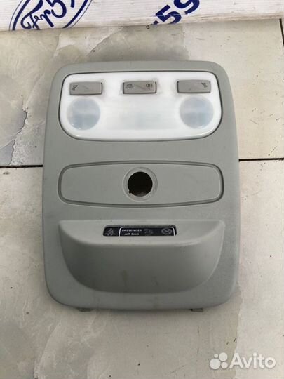 Плафон освещения салонный передний Renault Captur