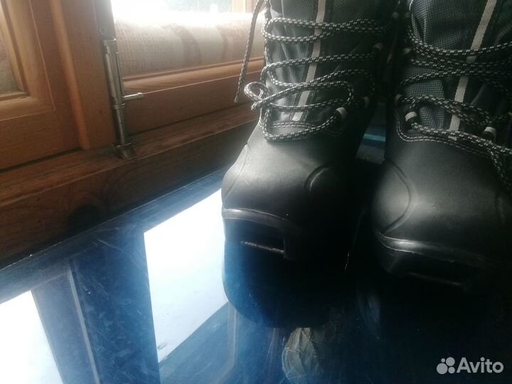 Лыжные ботинки