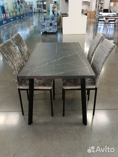 Стол кухонный