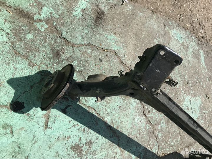 Шкода Рапид 2015г задняя балка