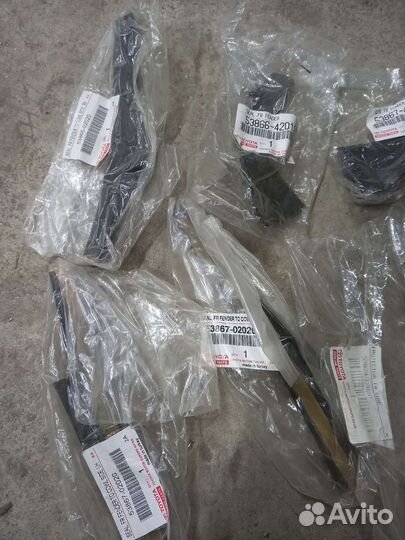 Молдинг лобового стекла Toyota