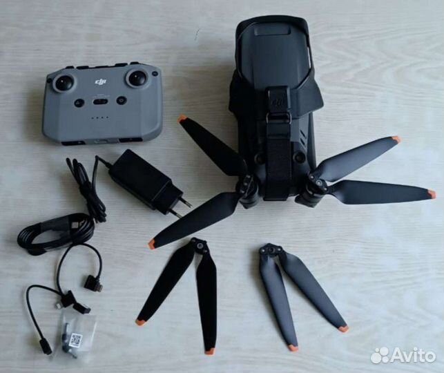 Квадрокоптер DJI Mavic 3