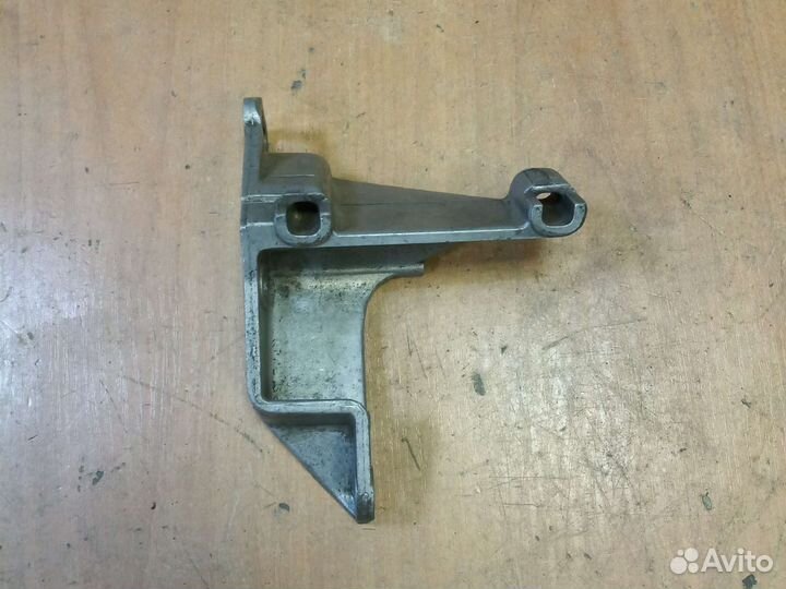 Кронштейн насоса гур VW golf 2/jetta2/passat B3