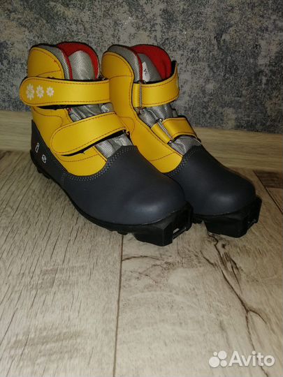 Лыжные ботинки размер 34