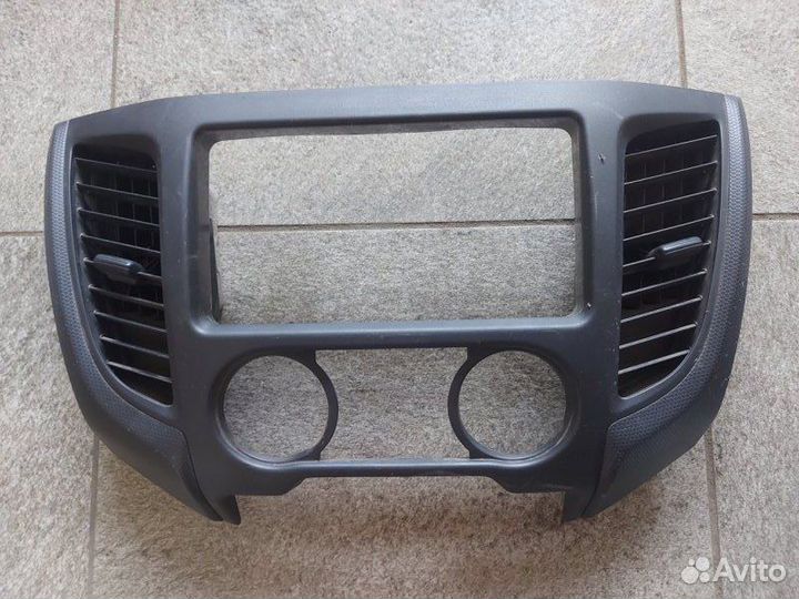 Рамка Магнитолы Mitsubichi L200 внедорожник 2.4