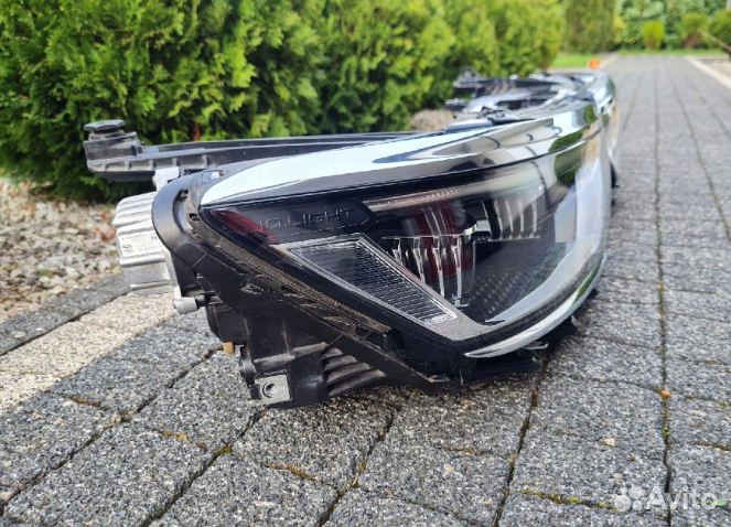 Фары передние IQ Light на Volkswagen Passat B8 рес