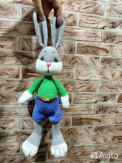 Вязаные игрушки. Зайка и гном