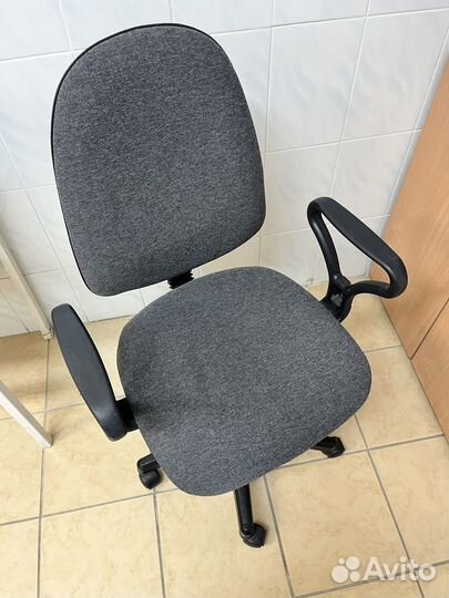 Офисное кресло