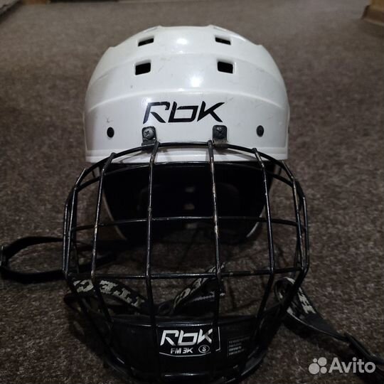 Хоккейный шлем