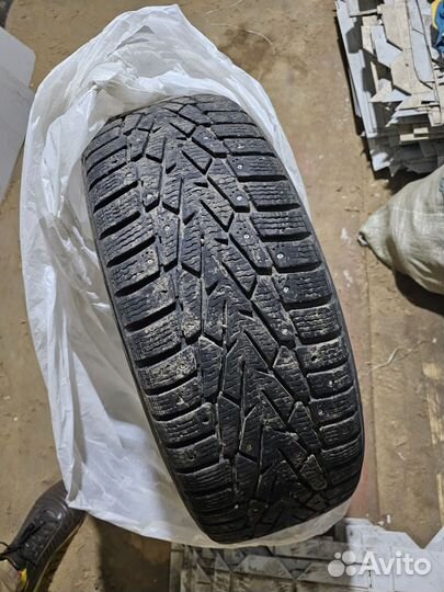 Nokian Tyres Hakkapeliitta 7 215/65 R16 102T