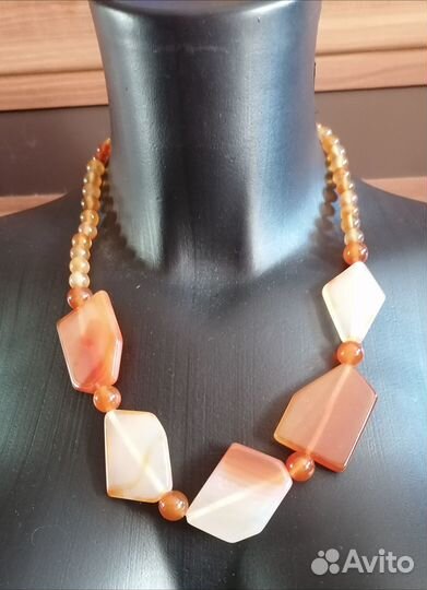 Украшение на шею из натурального камня