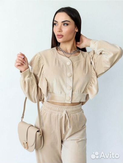 Велюровый спортивный костюм