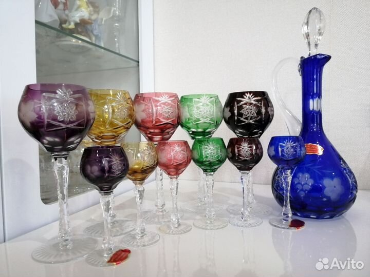 Графин хрустальный, рюмки и фужеры