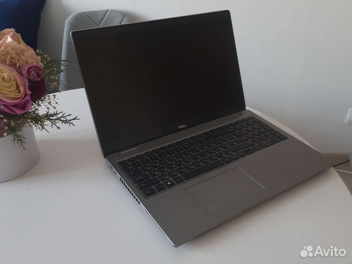 Ноутбук Dell latitude 5530