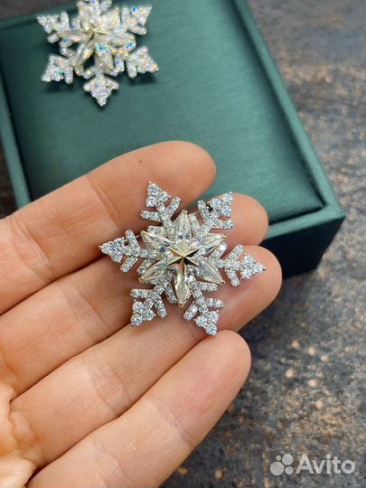 Брошь снежинка