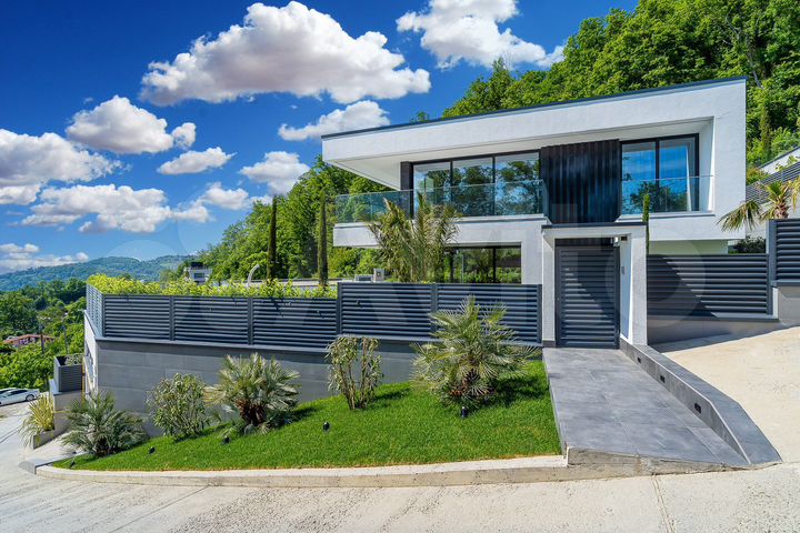 Коттедж 393 м² на участке 7 сот.