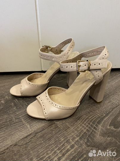 Босоножки женские 37 размер