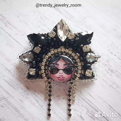 Брошь в наличии и на заказ