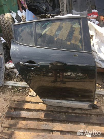 Дверь задняя правая Renault Megane 3