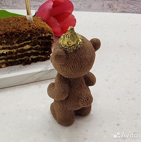 Шоколадный мишка задувает свечку, топпер на торт