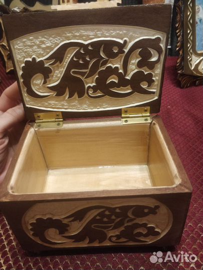 Шкатулки деревянные резные, салфетница