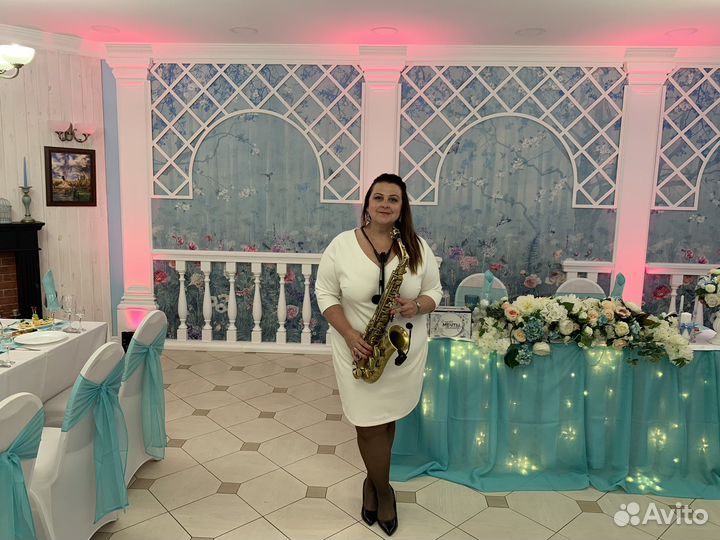 Саксофонист на праздник