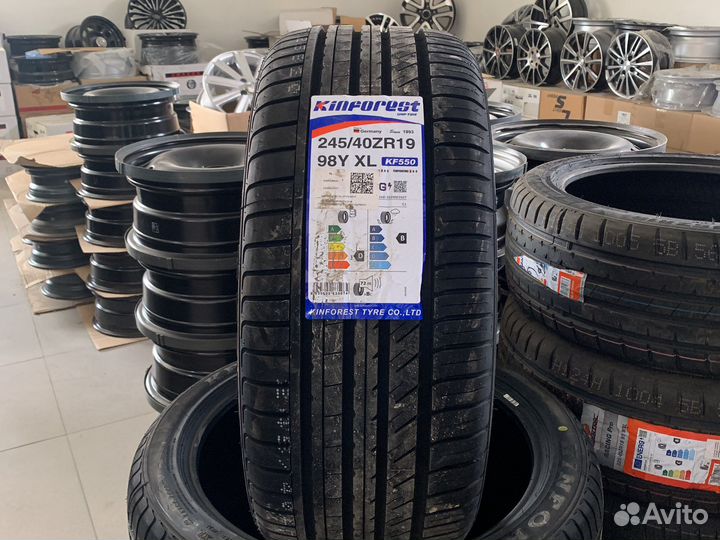Kinforest KF-550 245/40 R19