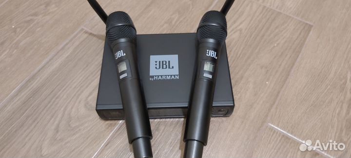 Радиомикрофоны JBL база и 2 радиомикрофона