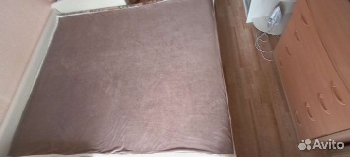 Пледы и покрывало