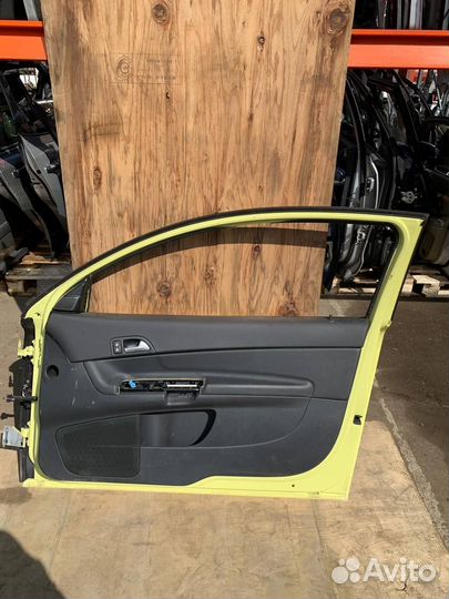 Правая передняя дверь Volvo C30 Вольво С30