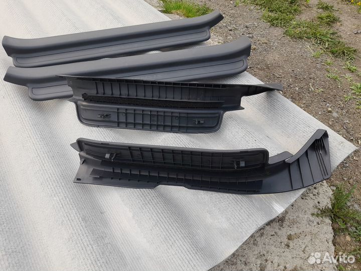 Накладки на пороги тайота авенсис