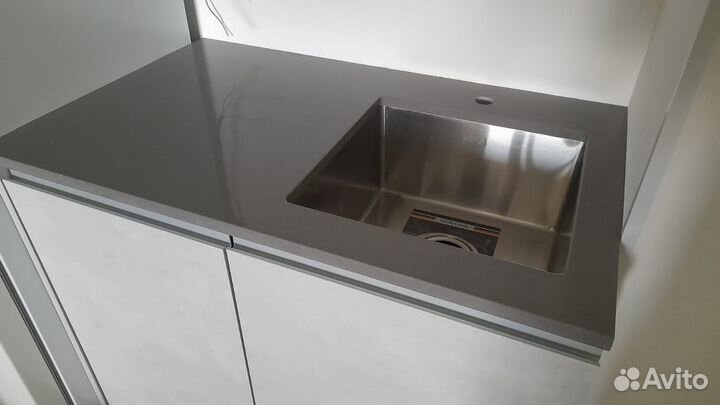 Столешница из кварцевого камня