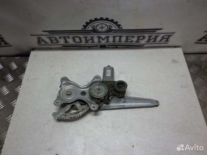 Стеклоподъемник задний правый Pontiac Vibe 1