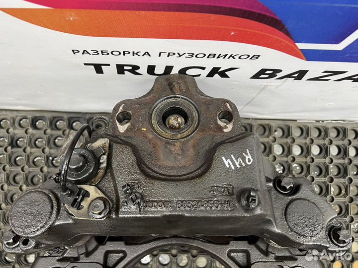 7421487684 Суппорт передний левый